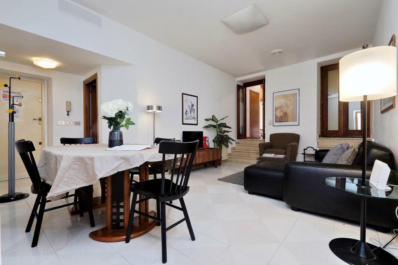 Borgo Pio Spacious Apartment Rom