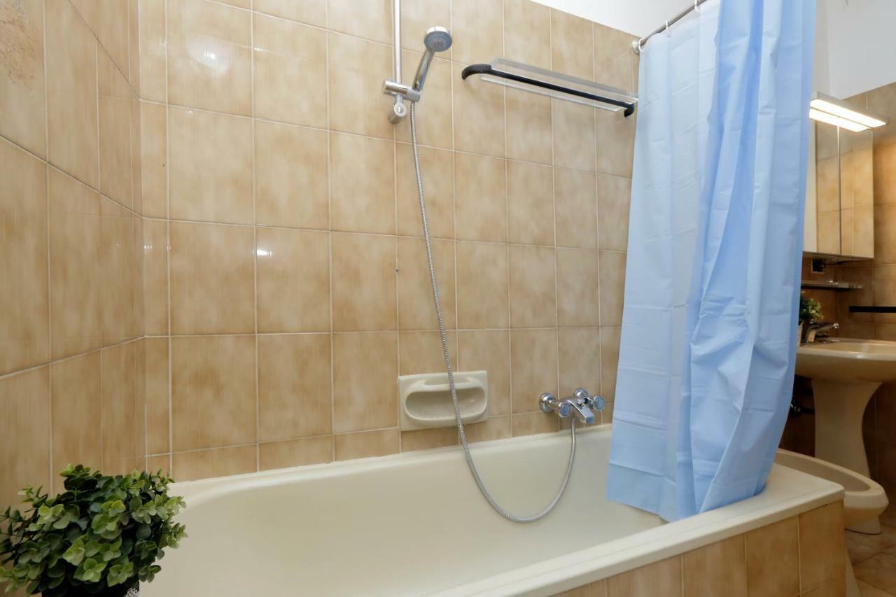 Apartment Borgo Pio Spacious